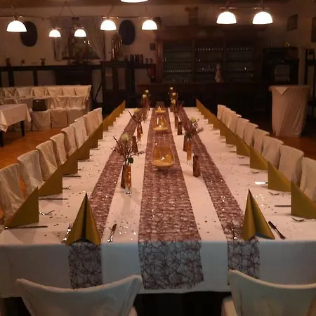 Domhof Szálloda 3*